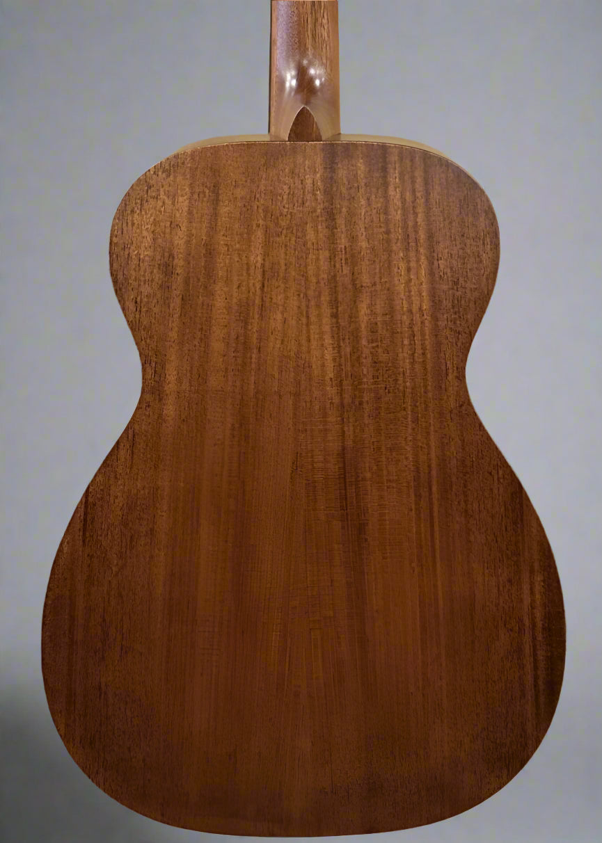 00-15M – Dave's Guitar Shop