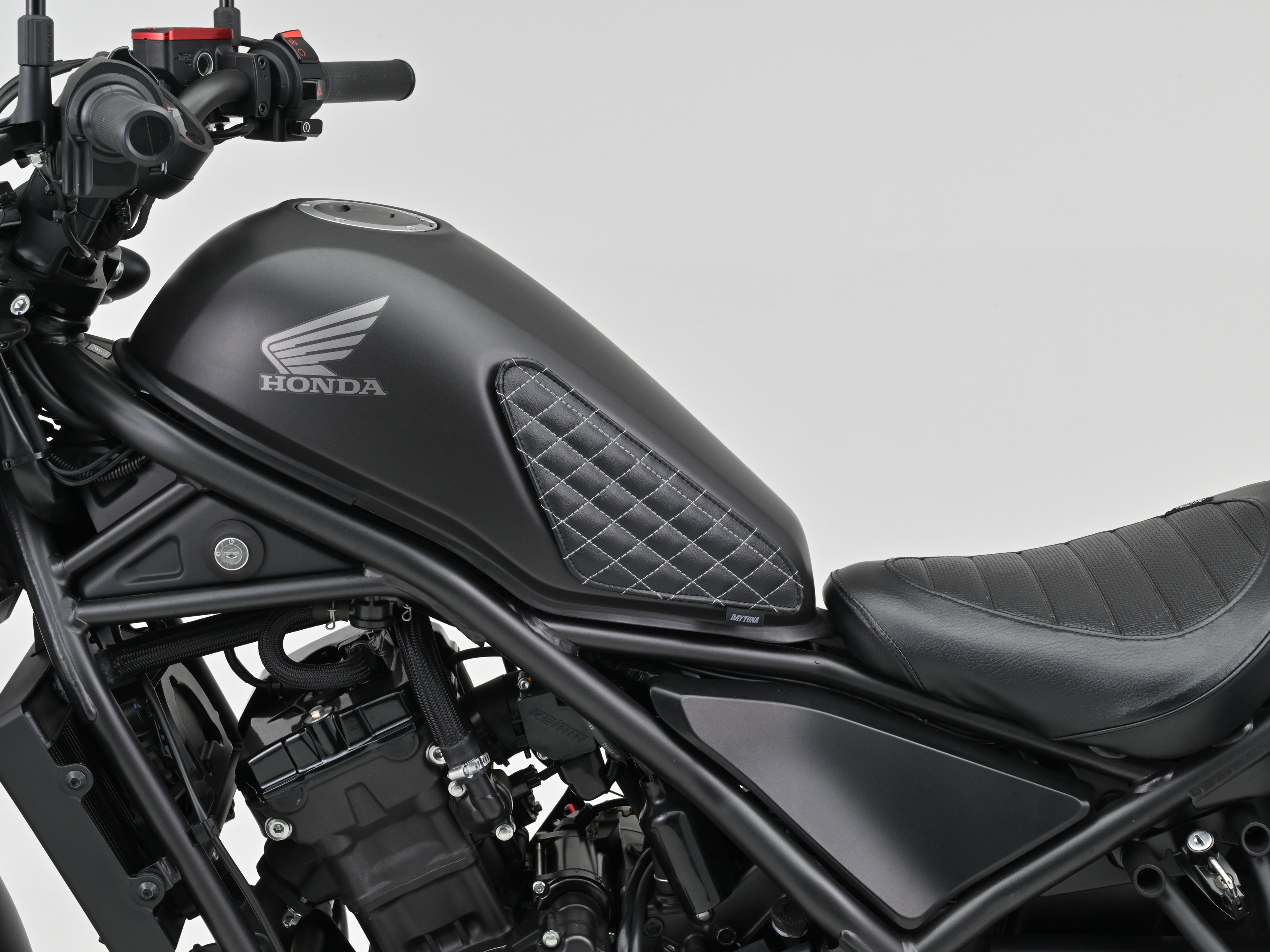 レザーニーグリップパッド Rebel500（'17〜'25）、Rebel250/S Edition