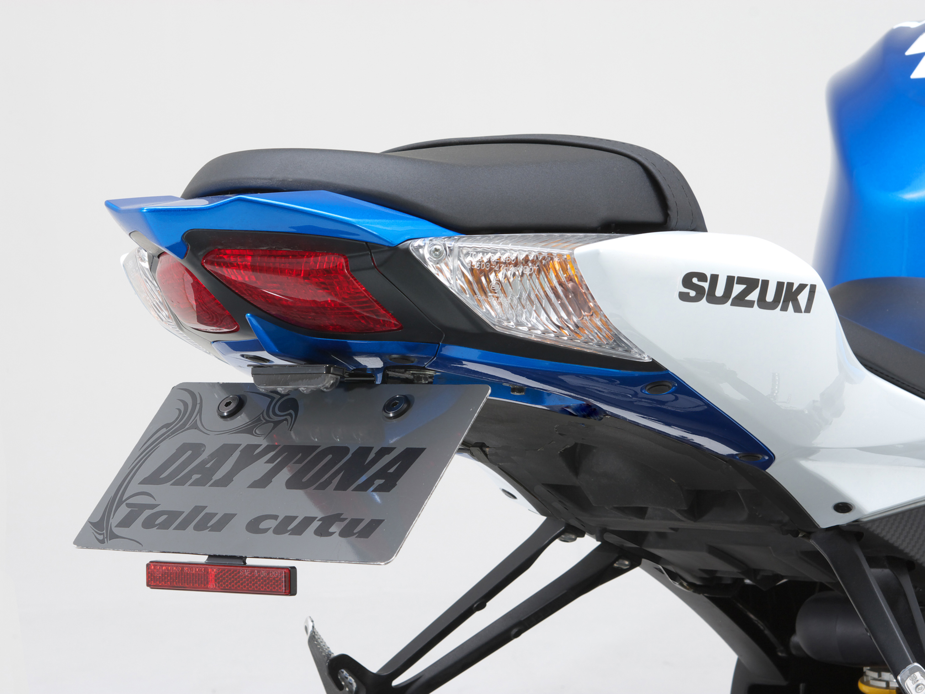 LEDフェンダーレスキット（ナンバー取付ステー） GSX-R1000｜株式会社