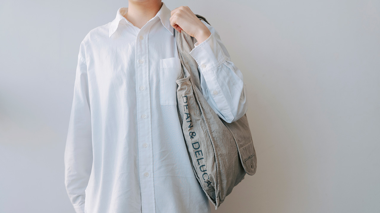 葡萄の果皮で染め上げる世界にひとつのバッグ | DEAN & DELUCA【公式】