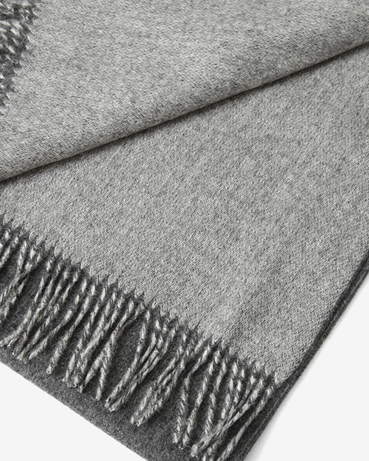Two-Color Large Brushed Stole / CHARCOAL x L.GREY | THE INOUE