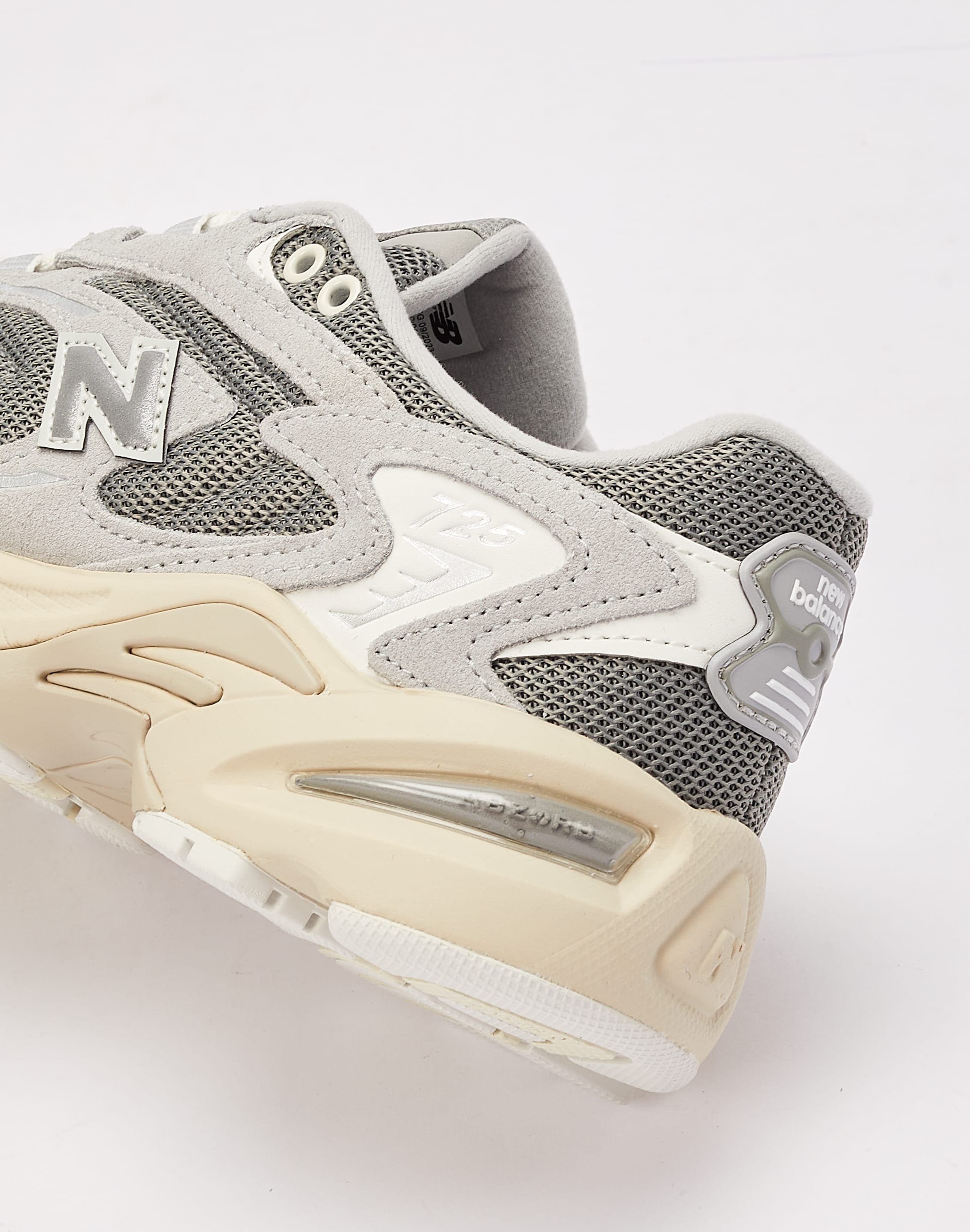 New Balance 725v1 Grade-School – DTLR