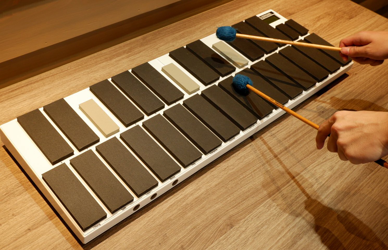 30年の歴史を持つ電子マリンバ、malletKAT。MIDI接続でNI KONTAKTなど