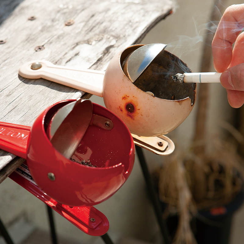 DULTON ONLINE SHOP | WINDPROOF CLIP ASHTRAY RED(RED): ホーム用品