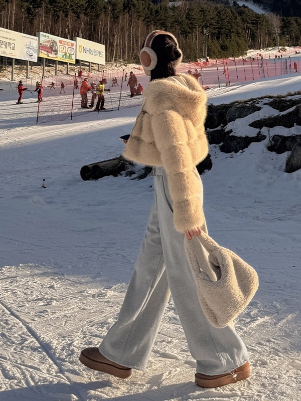 クロップドエコファーフードジャンパー | レディースファッション通販