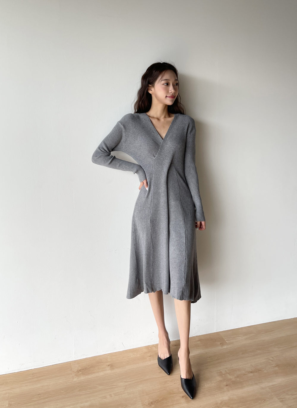 カシミヤ混クロスVネックニットワンピース | レディースファッション