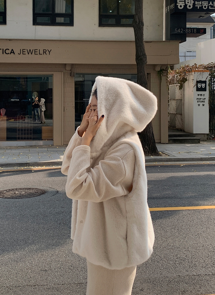 ミンク風ファーフードベスト | レディースファッション通販 - DHOLIC