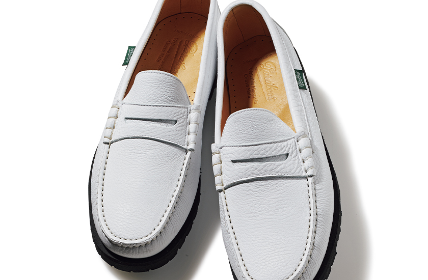 白スニーカー感覚で履ける！ 白シボ革＆黒ソールの別注ローファー