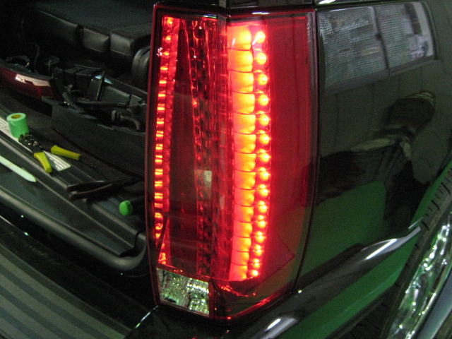 88ハウス マリンウェーブのブログ：07'エスカレードテールランプ改善
