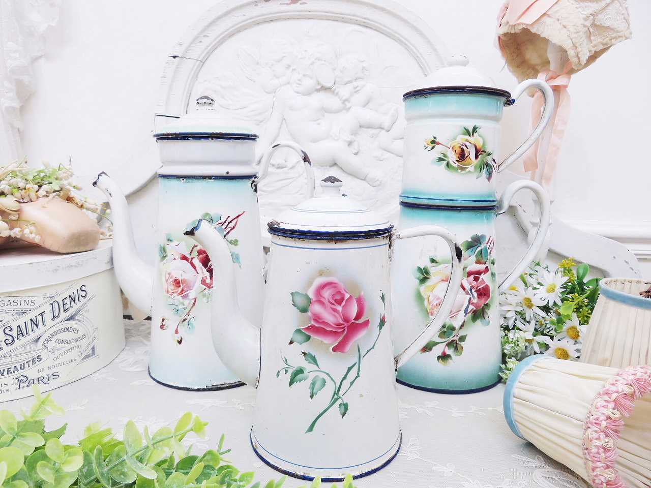 フランスアンティークホーロー薄ピンクツバメと小花柄バンドペイント