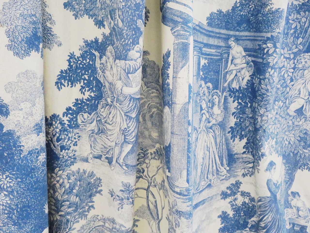 華麗 トワルドジュイ カーテン ペア（在庫2組/残り0） - 薔薇と天使の