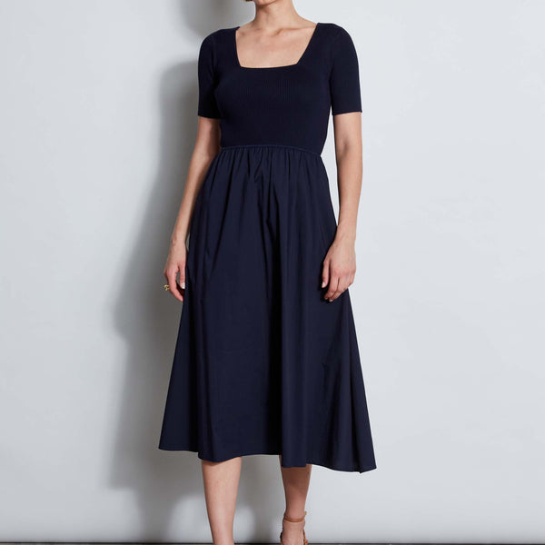 THF46008_NAVY_1Hero_2632_600x6