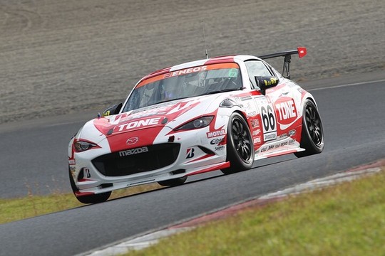 第6戦岡山グループ2公式予選 15号車岡部自動車Z34が総合のポール