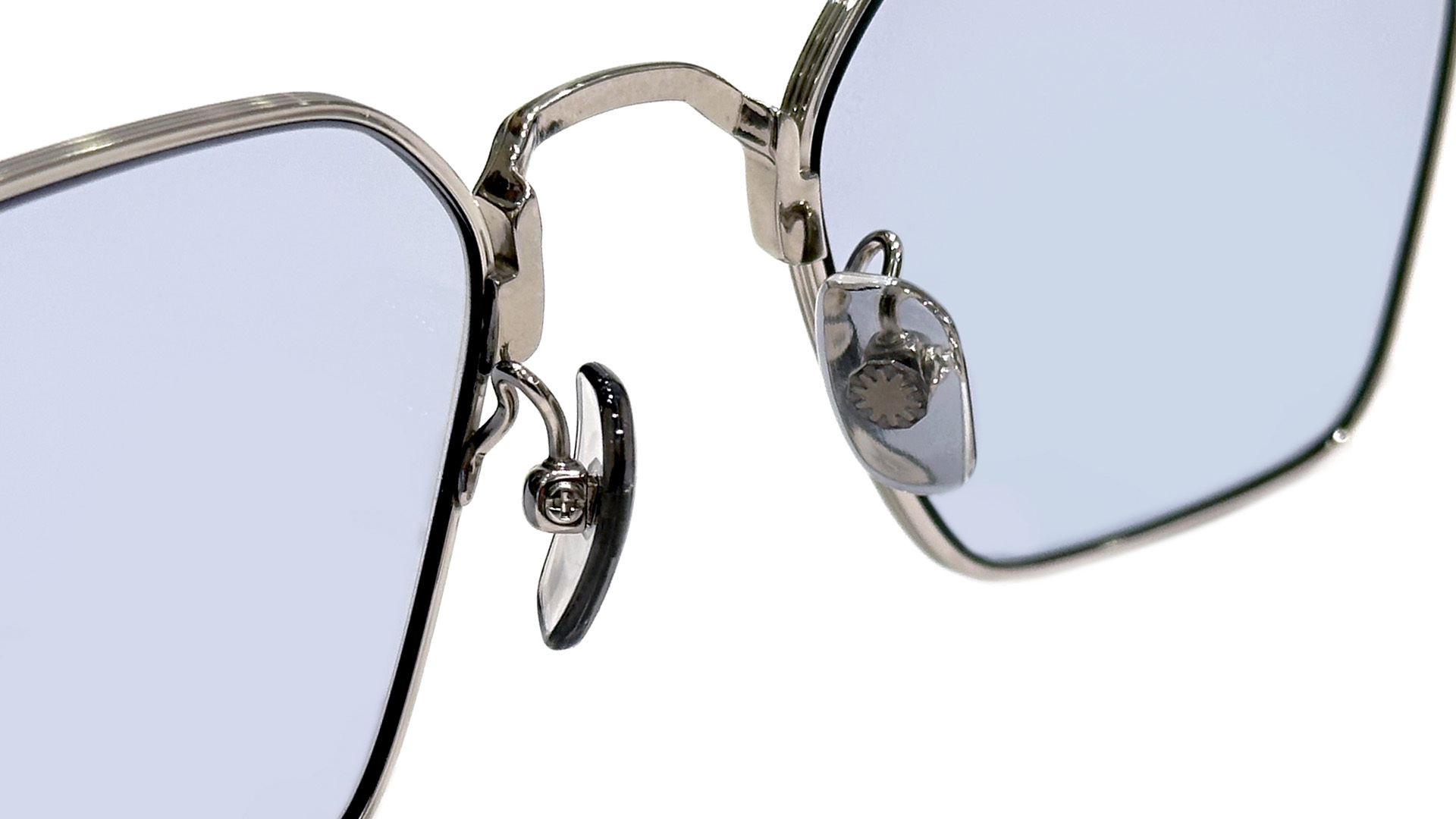 オールメタルの軽快感でさりがなく掛けられる999.9 feelsun 新作