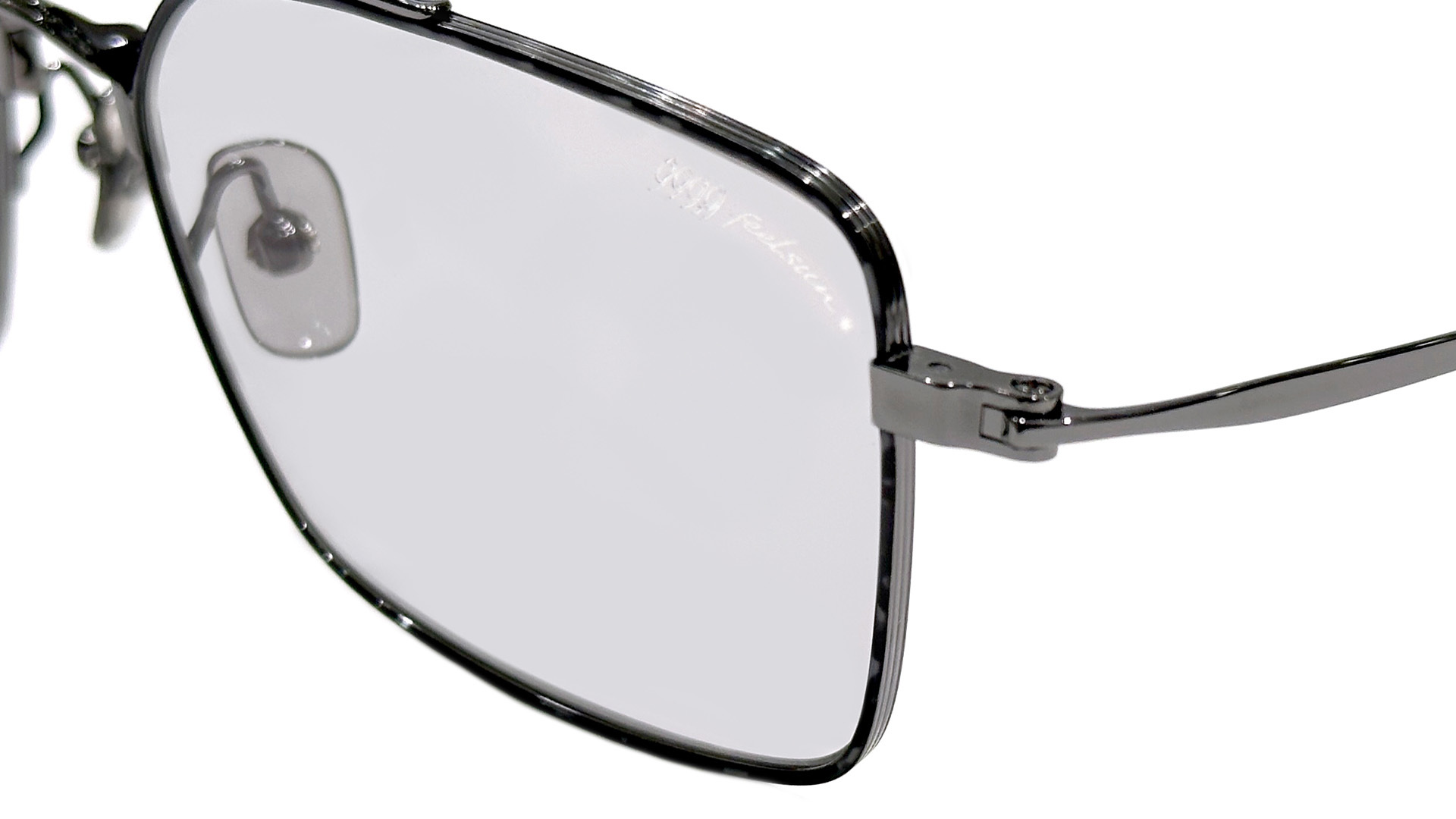 スクエア×ツーブリッジのオーセンティックな新作サングラス 999.9