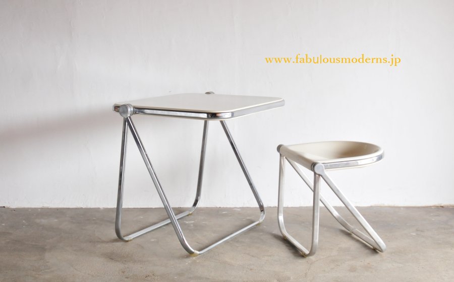 Pplatone desk pluff chair Giancarlo Piretti 時を経ても色あせない