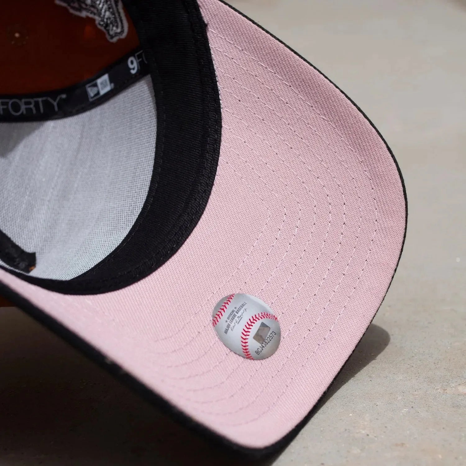 NEW ERA 9FORTY A-FRAME NEW YORK YANKEES TWO TONE / PINK UV SNAPBACK