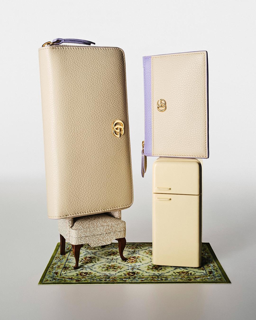 グッチ“ダブルG”煌めくバイカラーのレザー財布＆ターコイズブルーの