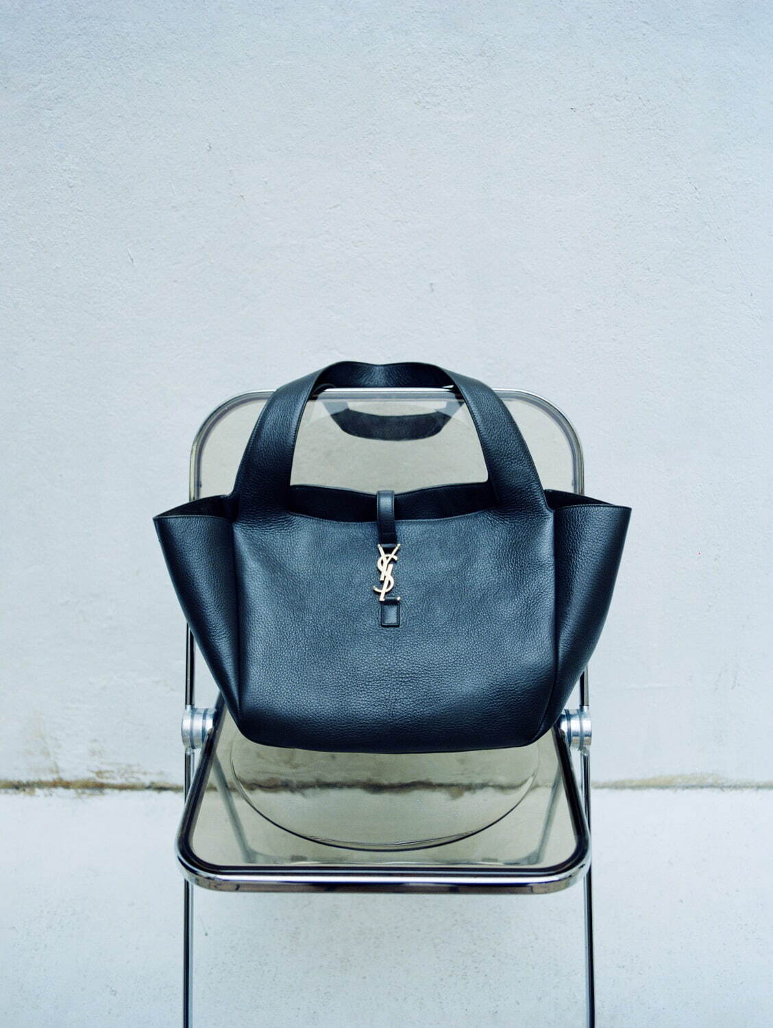 サンローラン24年春バッグ、“YSLモノグラム”の「ル・サンカセット」新