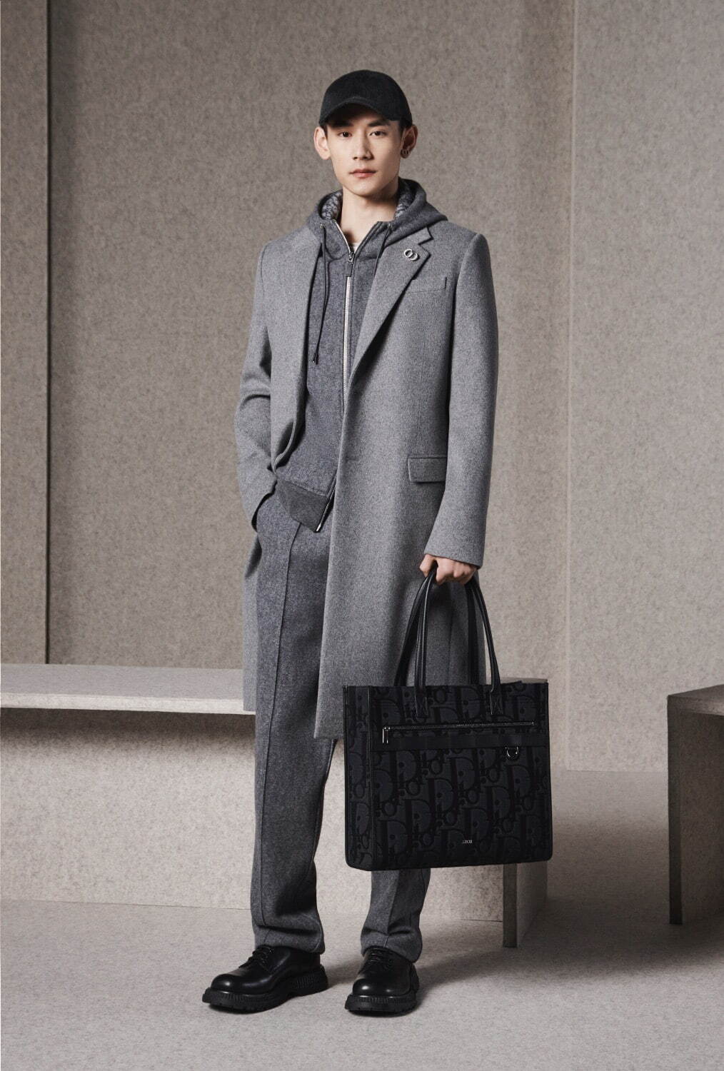 ディオールのメンズ新作、“穏やかな洗練”テーラードジャケットや