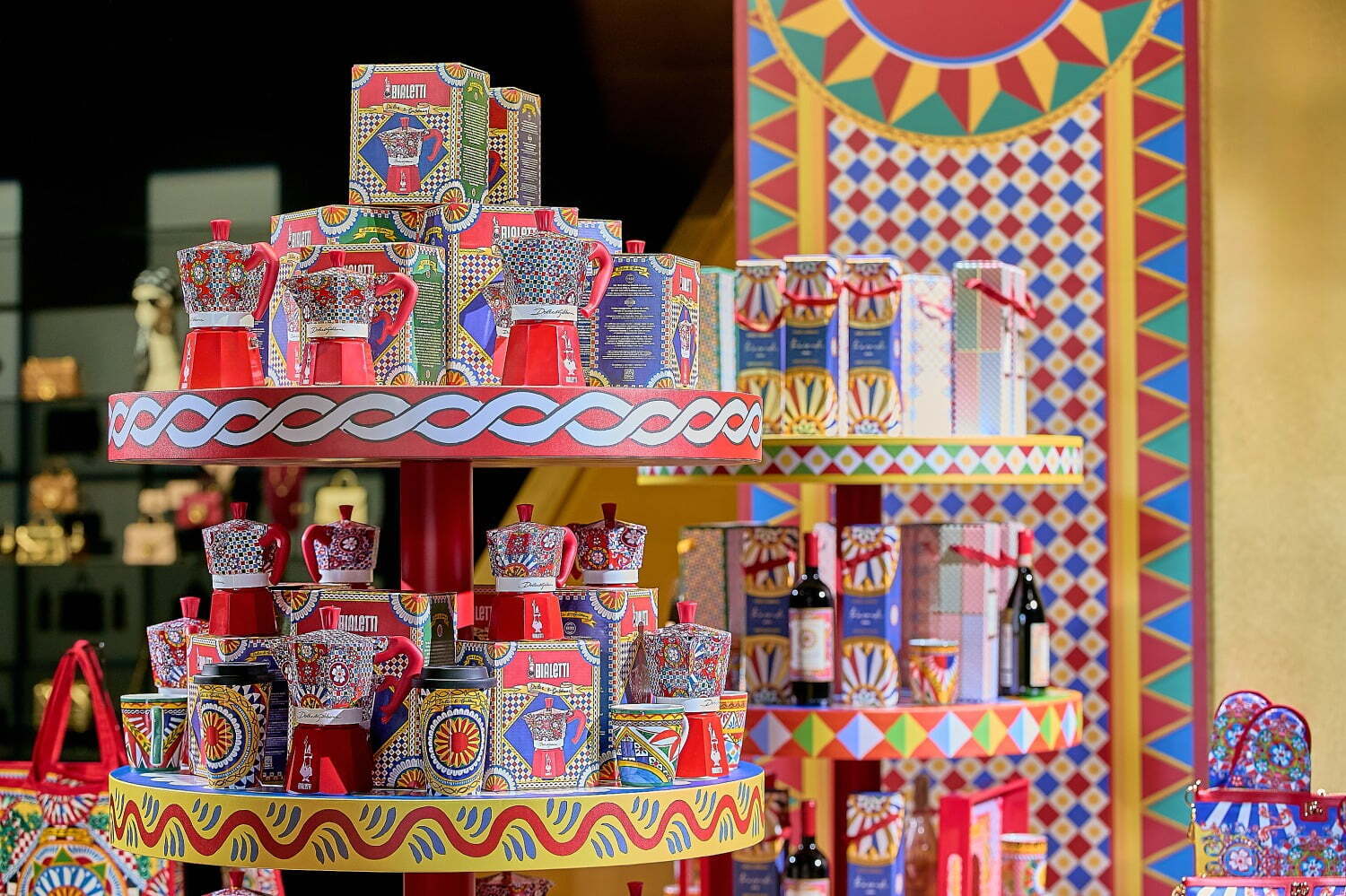 ドルチェ＆ガッバーナの24年クリスマスマーケット、伊伝統菓子