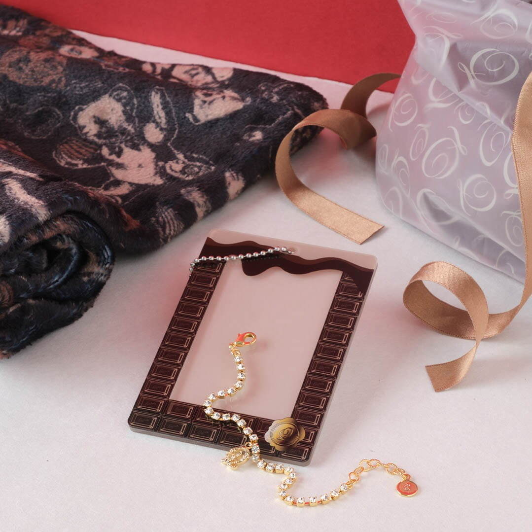 Q-pot.2025年福袋、“鏡餅おばけちゃん”の限定チャーム＆板チョコ風