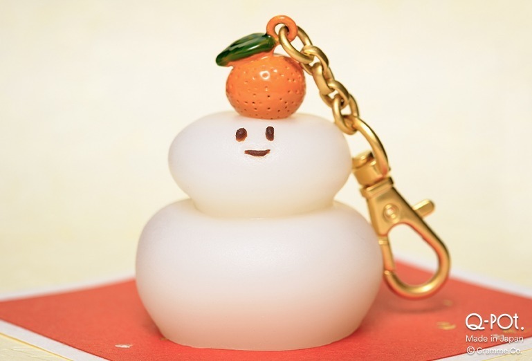Q-pot.2025年福袋、“鏡餅おばけちゃん”の限定チャーム＆板チョコ風