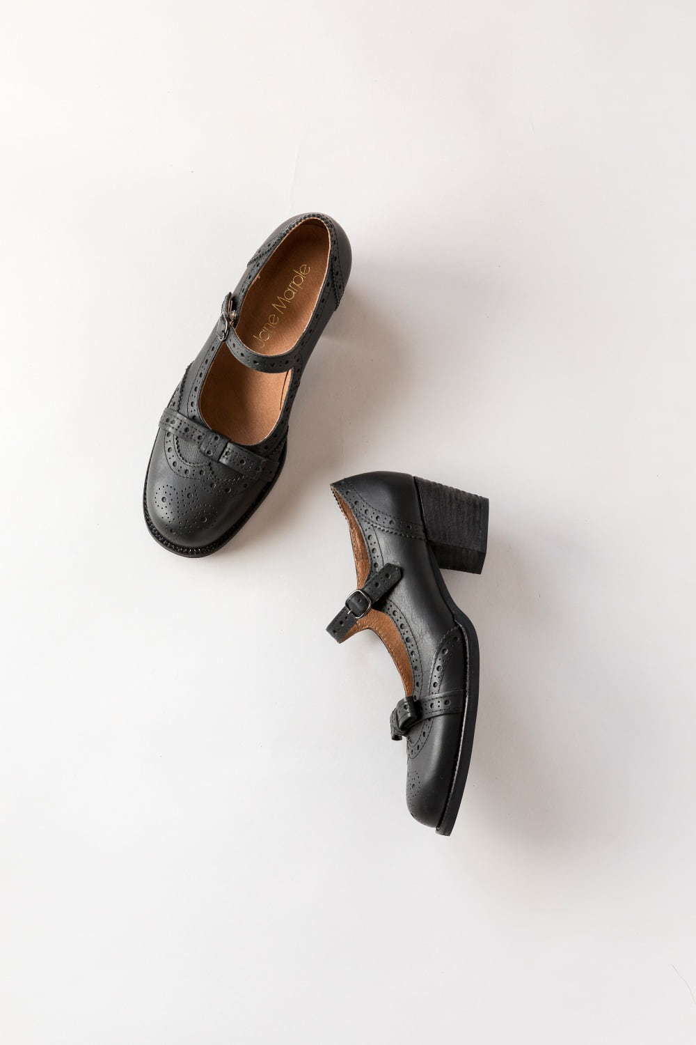 ジェーンマープルの新作シューズ、キップレザー使用の“リボン付き