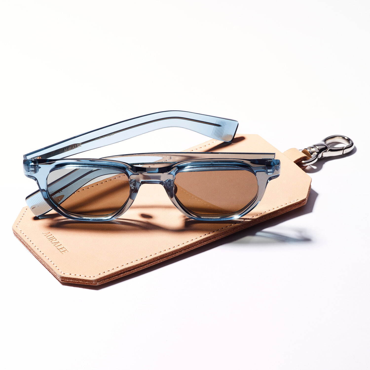 オーラリーからクリアカラーの新作サングラス、アイヴァン 7285の