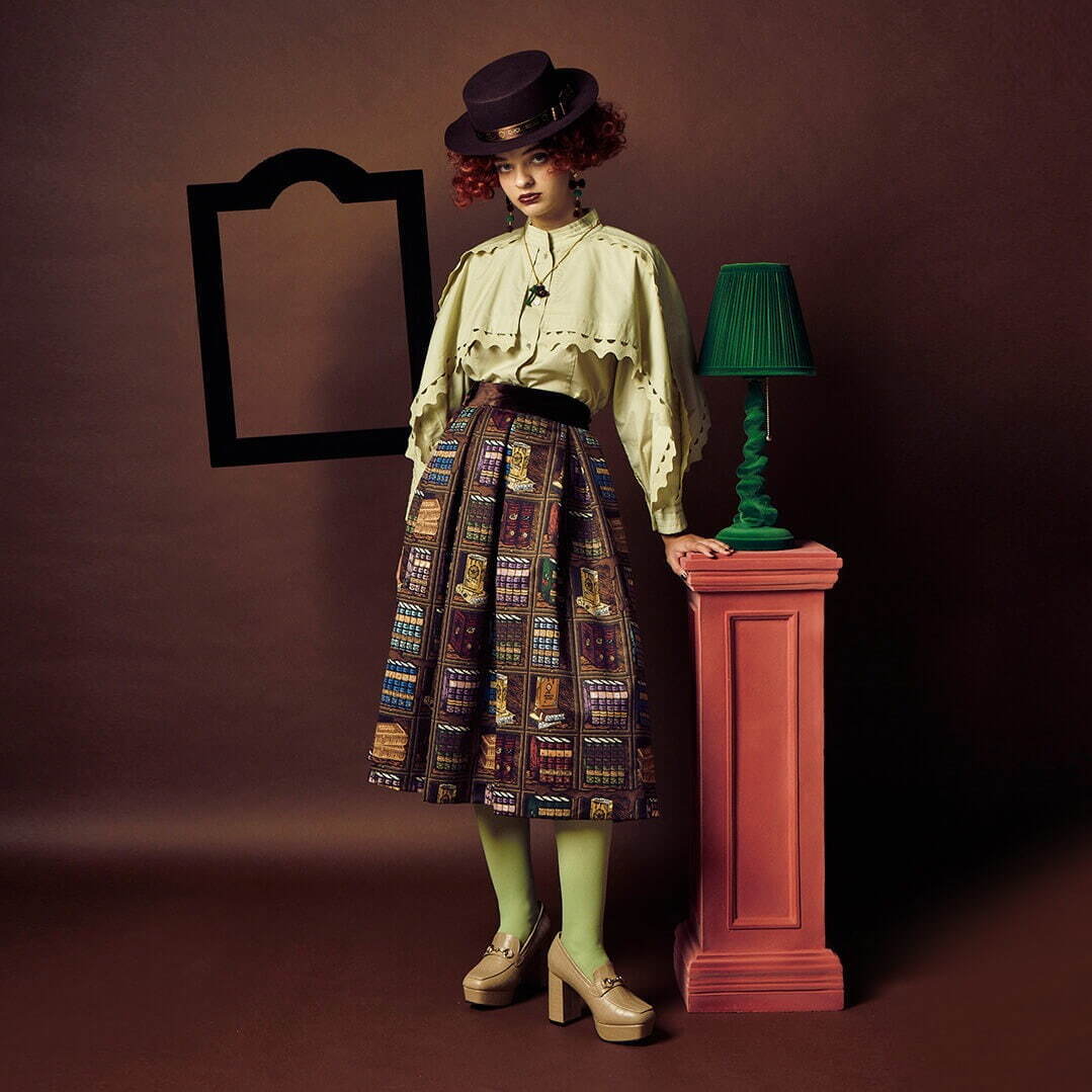 Q-pot. Dress新作“チョコレートの本棚”柄ワンピース、ベロア素材の