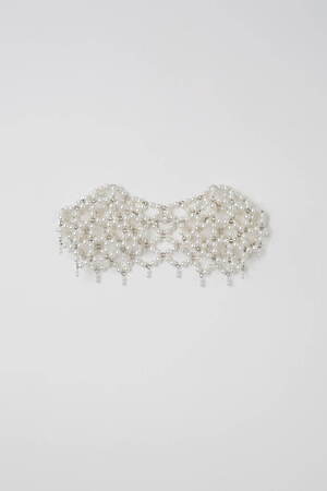 ミューラル“雪の結晶”に着想したパールビスチェ＆ベルト、東京では試着