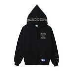 チャンピオン×ブラック アイ パッチ、「取扱注意」＆Cロゴのスウェット