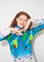 ミー イッセイ ミヤケ新作ウェア、“蜂＆花”を描いた「ストレッチ