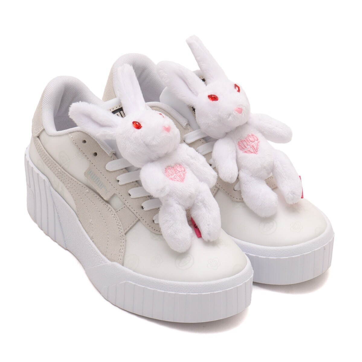 うさぎ付き”厚底スニーカー、エフアールツー梅×アトモス ピンク×プーマ