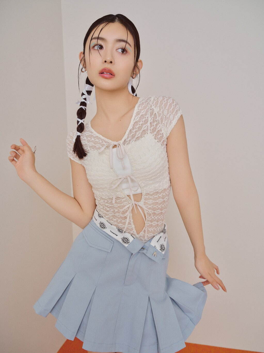 リリー ブラウン×ディッキーズ“ウエストを折り返す”ワイドチノパンツ