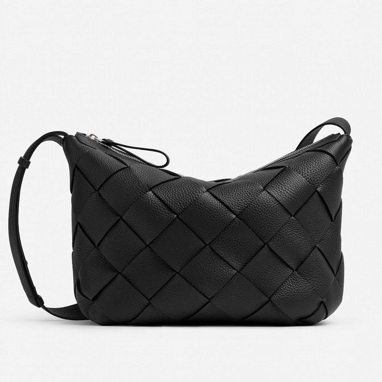 写真4/12｜ボッテガ・ヴェネタ24年メンズバッグ、“斜めの編み込み