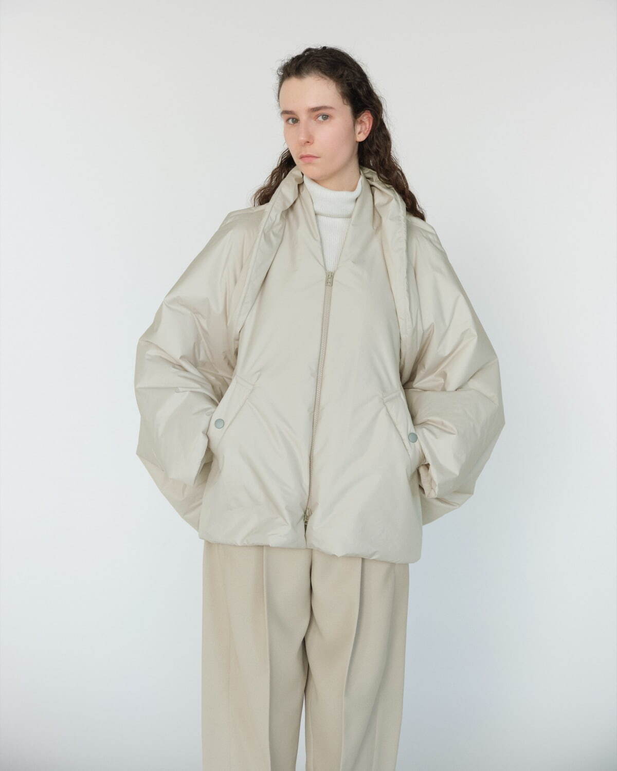 132 5. イッセイ ミヤケ、“折り構造×幾何学模様”のワンピースや袖を