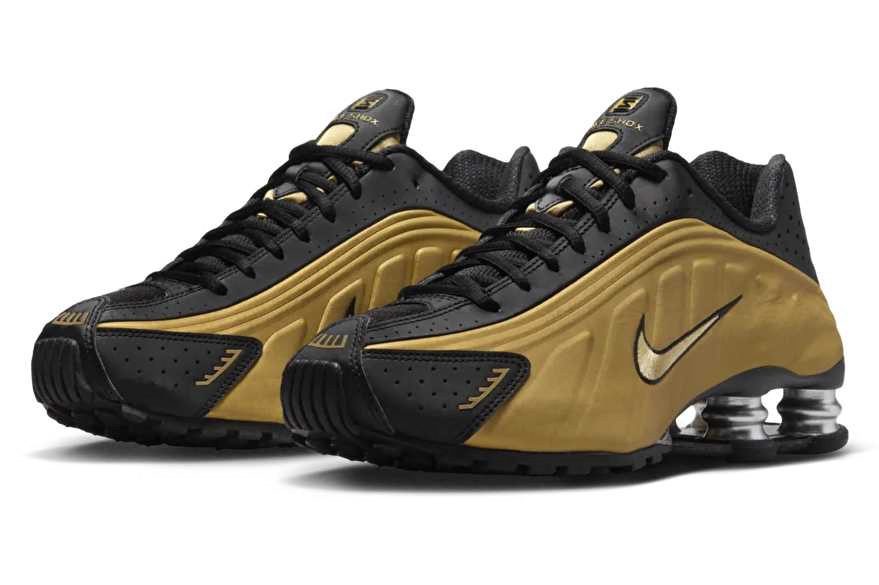 ナイキ「ショックス R4」ウィメンズスニーカー、ゴールド×ブラックの異