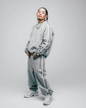 ニードルズ×BAD HOP「ブレス」フリース素材のトラックジャケットなど