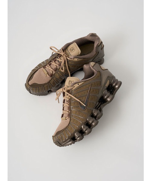 スナイデルから“洗練カーキ”カラーの限定スニーカー「ナイキ