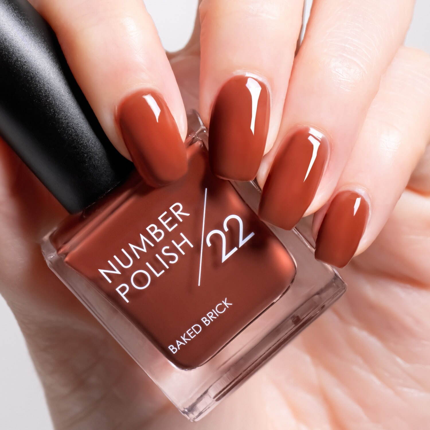 ツヤ爪仕上げ”ディーアップ「ナンバーポリッシュ」24年秋ネイル、深み