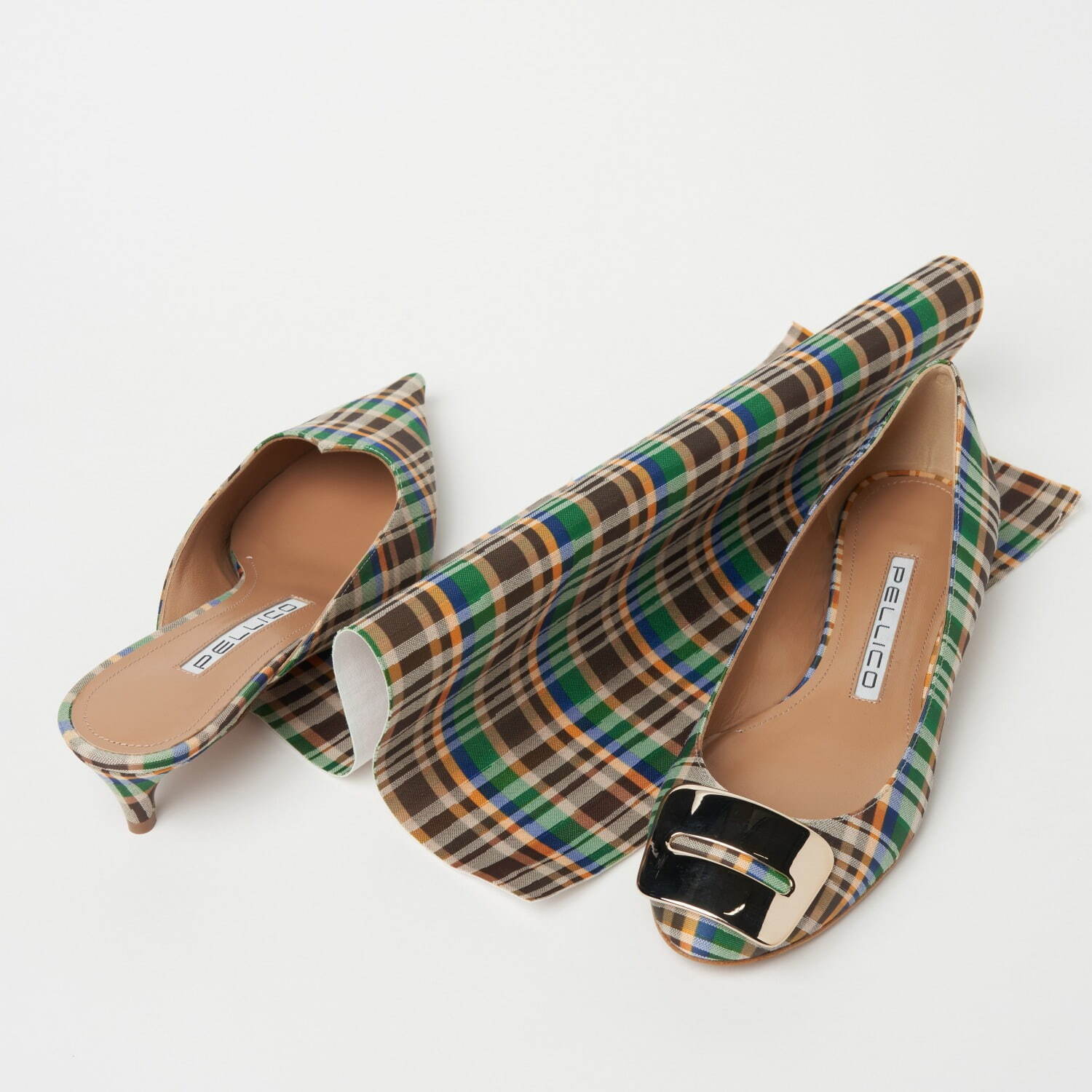 ペリーコ“アーカイブ素材”のシューズ、スパンコール輝くパンプス