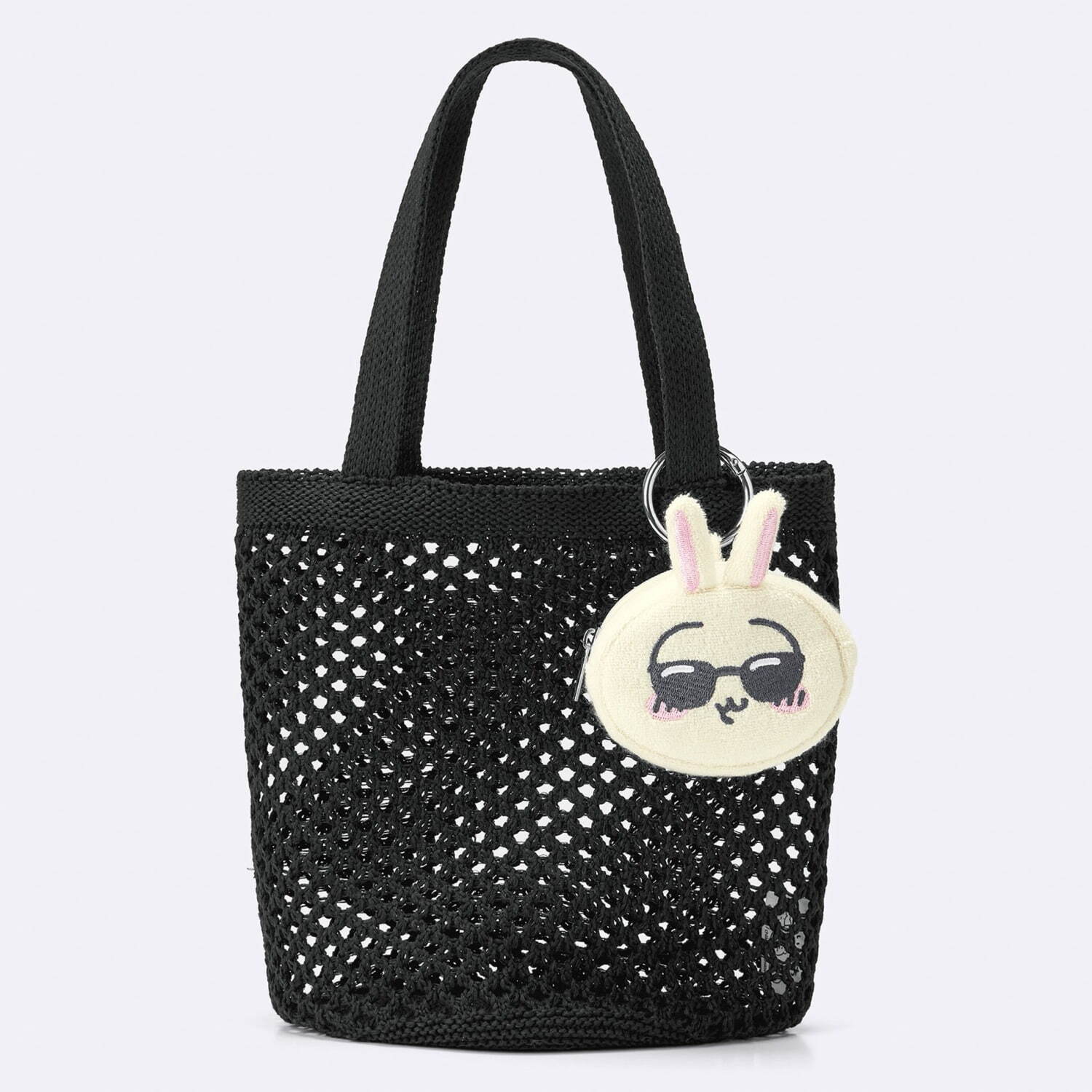 GU「ちいかわ」コラボ第4弾、“夏を満喫”ハチワレTシャツやサングラス