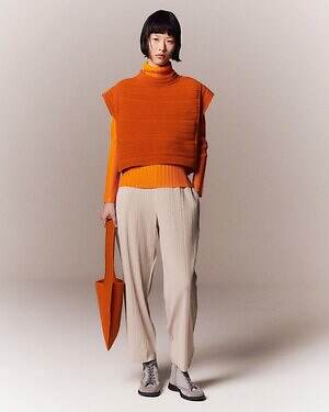 プリーツ プリーズ イッセイ ミヤケ“ダンス”着想のウェア、幾何学模様