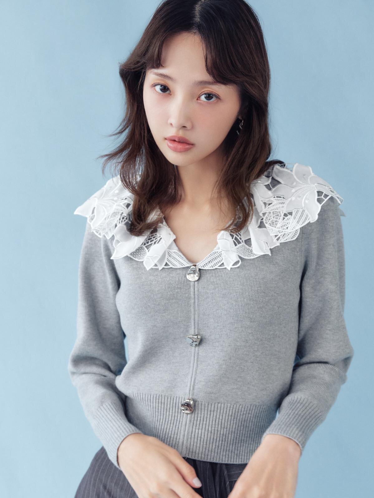 スナイデル26年新春ウェア、“花柄レース”の襟付きセットアップ＆リボン