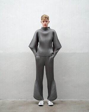 プリーツ プリーズ イッセイ ミヤケ“街の風景”柄ウェア、建築物