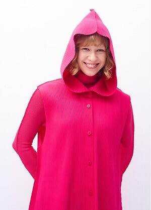 ミー イッセイ ミヤケ”見習いの魔法使い＆猫”モチーフトップやフード