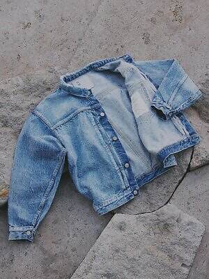 アメリ×ニューマニュアルのデニムセットアップ、”ヴィンテージ風