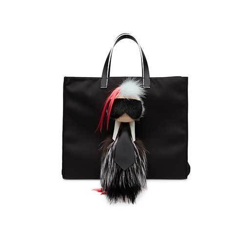 フェンディの「カーリトコレクション」ラガーフェルドがチャームに