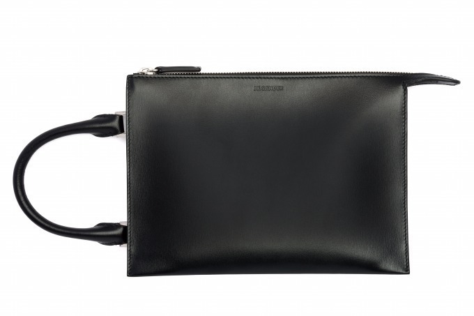 ジル・サンダーの新作「トゥーティー・バッグ」クラッチバッグのように